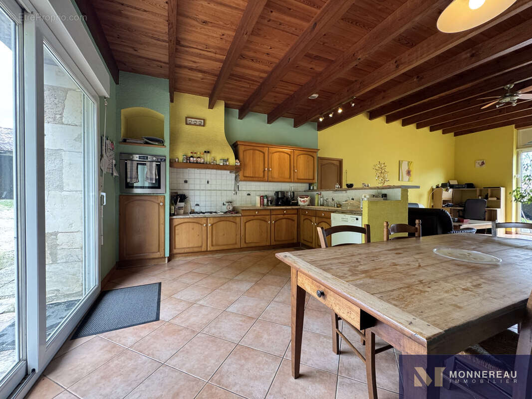 Maison à BAIGNES-SAINTE-RADEGONDE