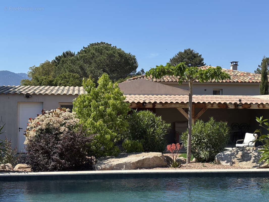 Villa 3 pièces avec piscine sur la route des plages - photo 9