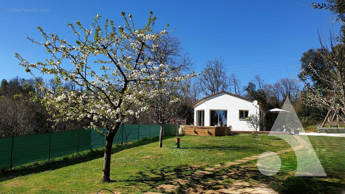 Maison à CARSAC-AILLAC