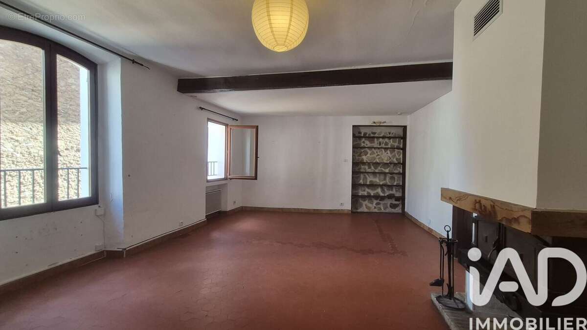 Photo 2 - Maison à REGUSSE