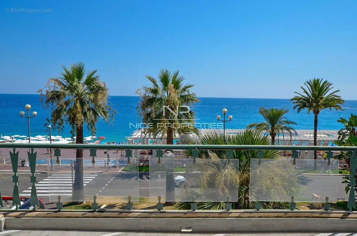 Promenade des Anglais, dans immeuble de luxe, splendide 3 pièces rénové avec terrasse et vue mer - photo 2
