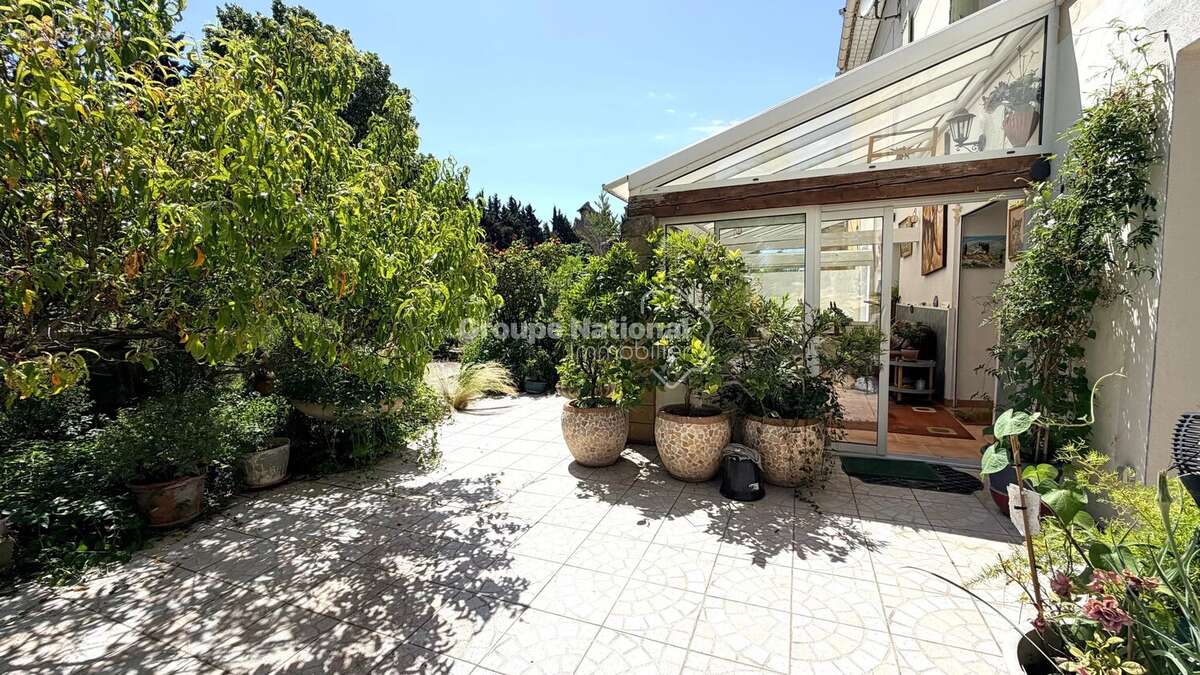 Courthezon - ensemble immobilier de 385 m² en campagne - photo 9