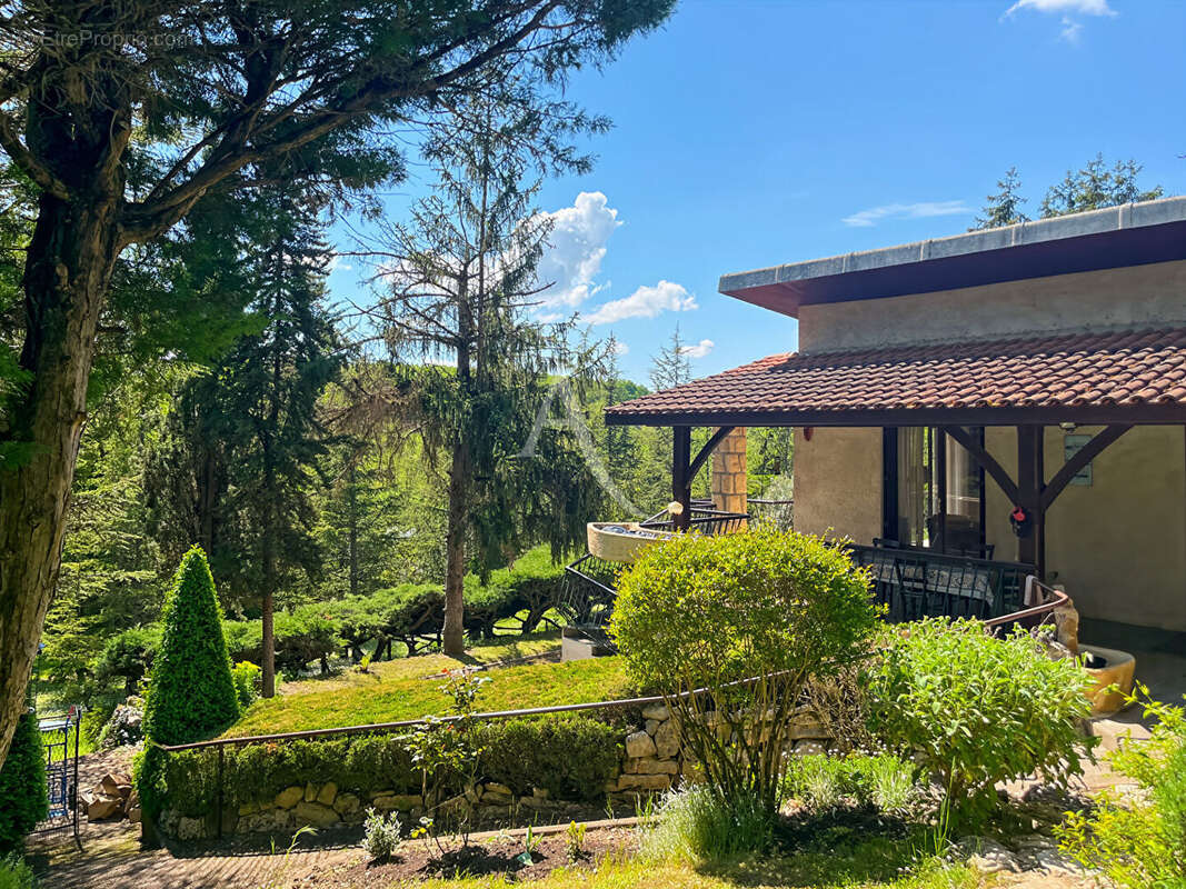 Maison à MONTAYRAL
