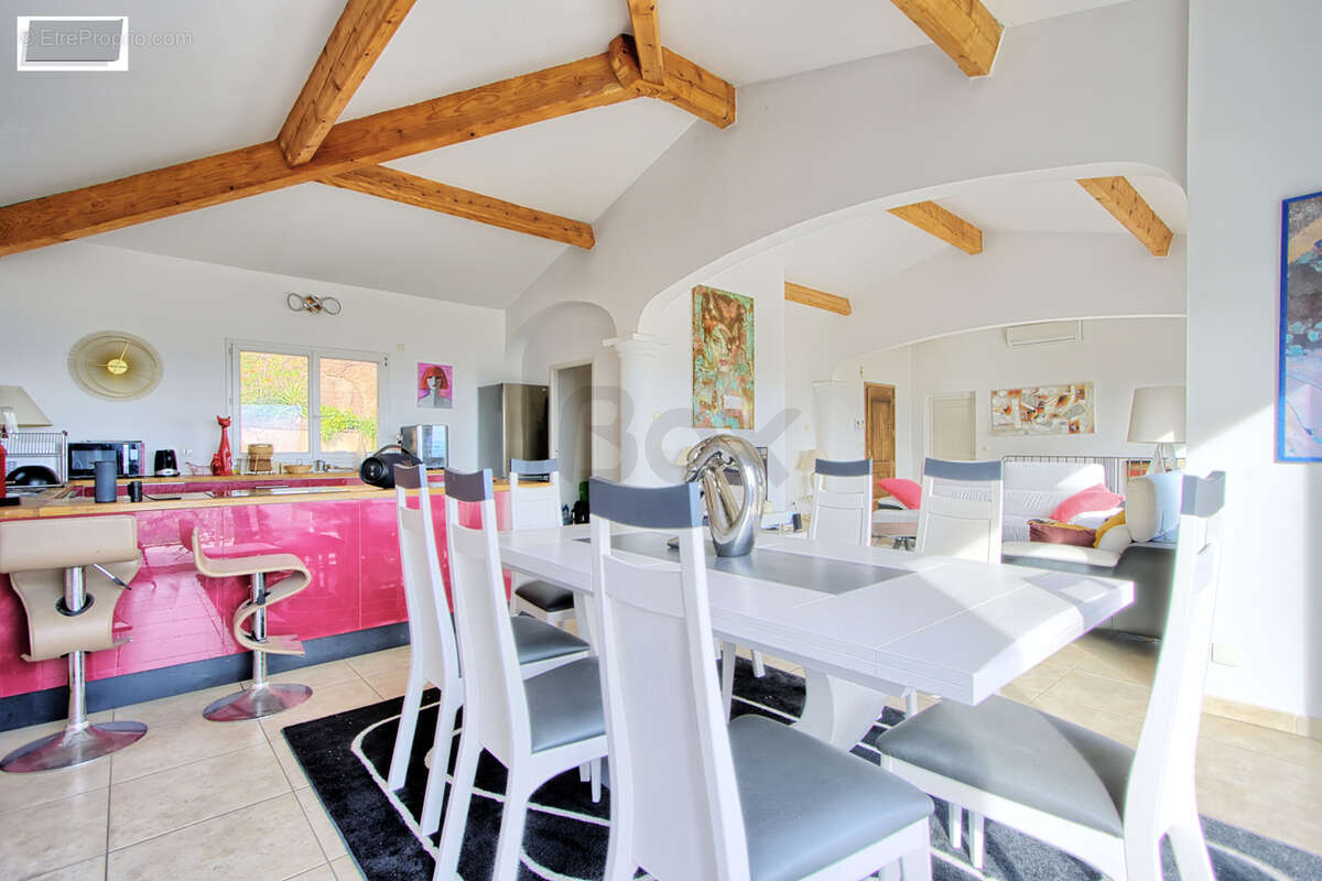 Maison à SOLLIES-VILLE