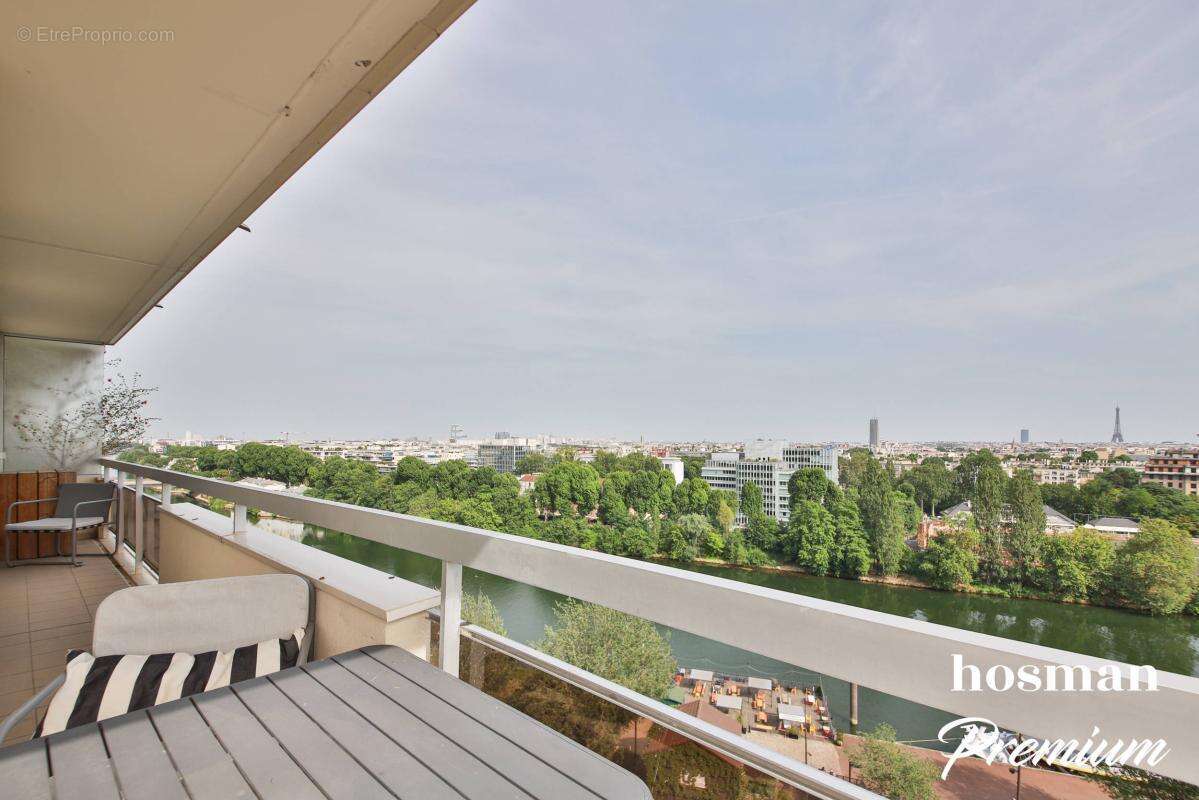 Appartement à COURBEVOIE
