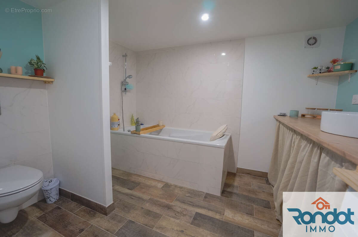 Maison à SAINT-BROING-LES-MOINES