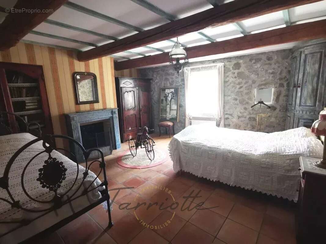 Maison à SAINT-MARTIN-SUR-LAVEZON