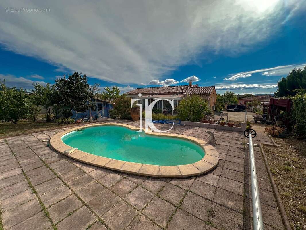 Maison à SAINT-VICTOR-DE-MALCAP