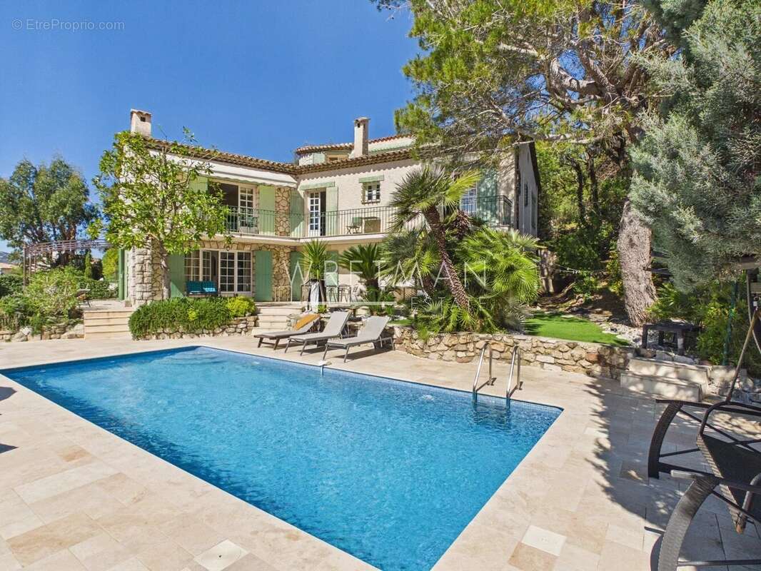 Maison à MANDELIEU-LA-NAPOULE