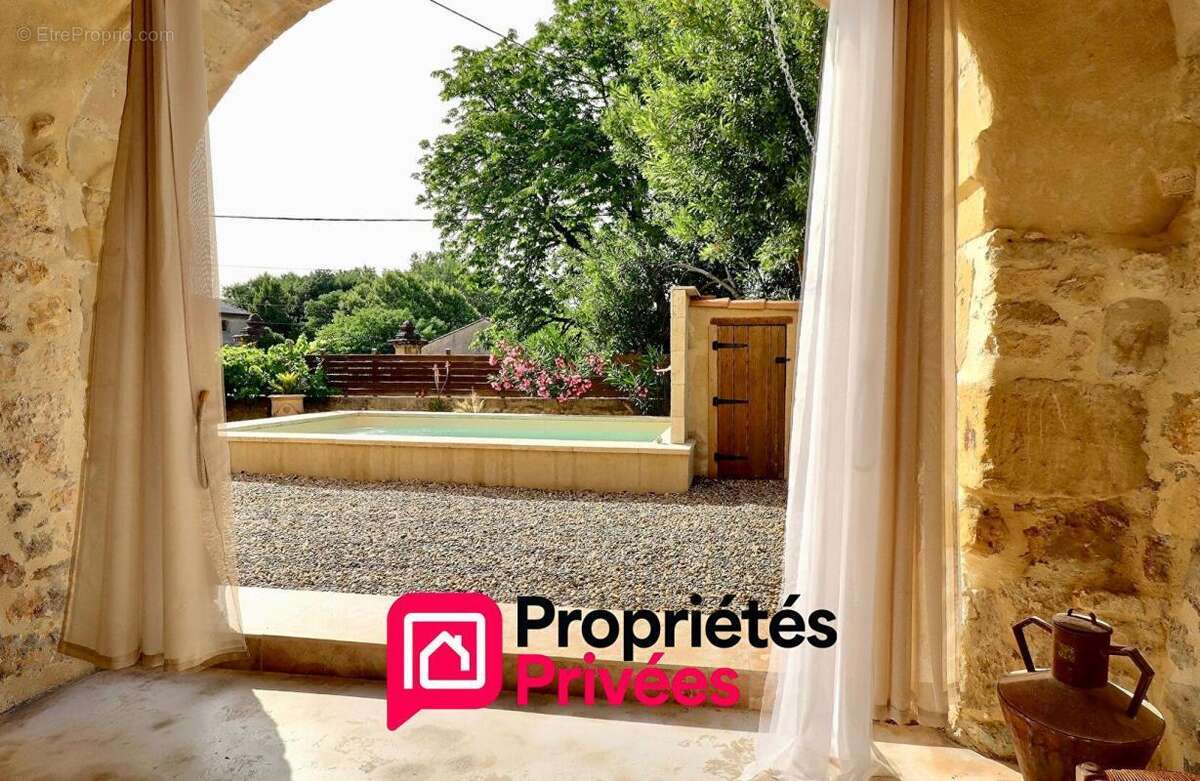 Proche Uzès, mas de village avec piscine - photo 8