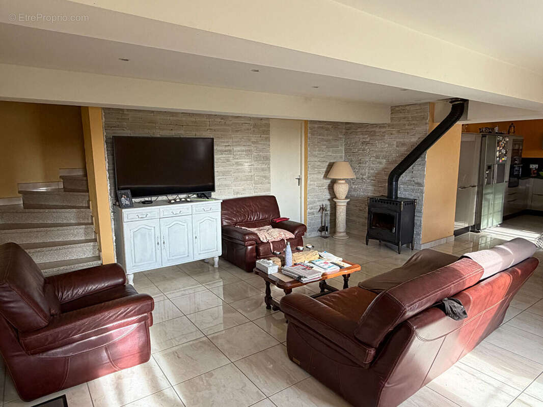 Maison à LACROISILLE