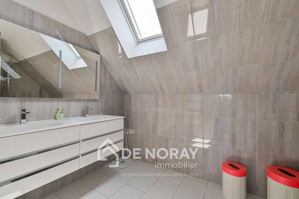 Propriété de 3 maisons + espace équestre sur 3,5 hectares - photo 15