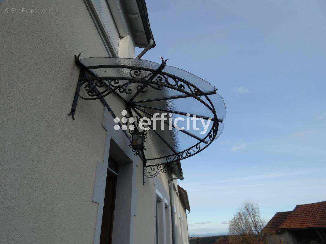 Maison à BELLENAVES