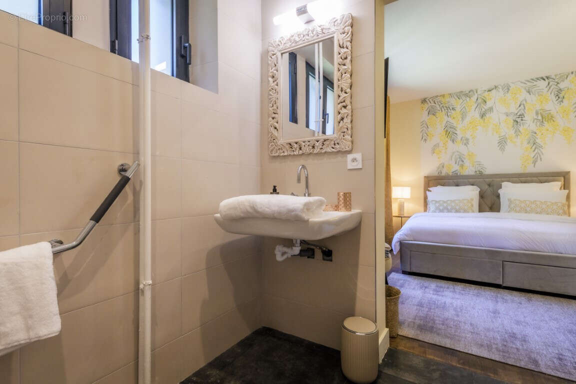 Maison à SEGUR-LE-CHATEAU