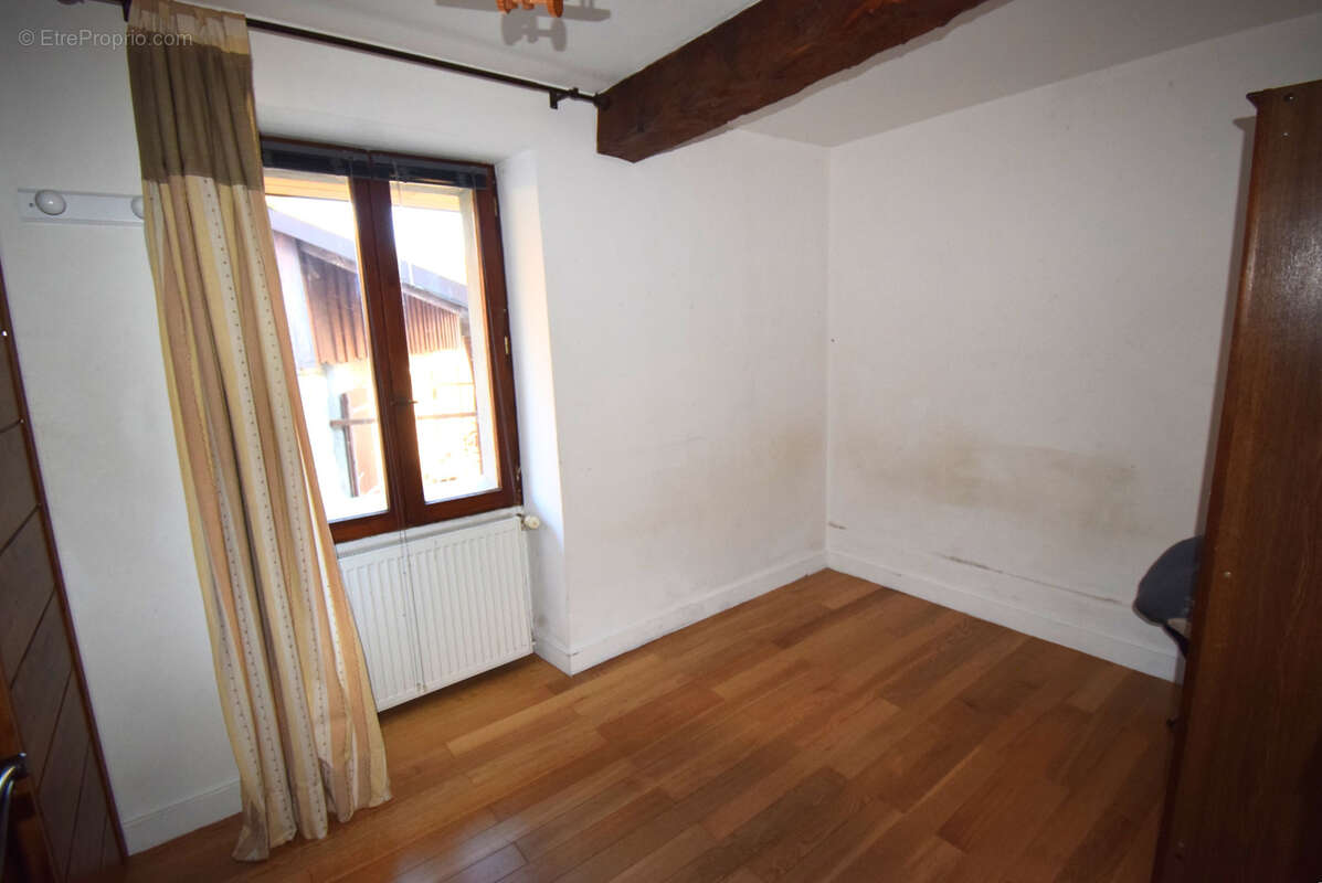 Maison de caractère avec jardin et grange - photo 7