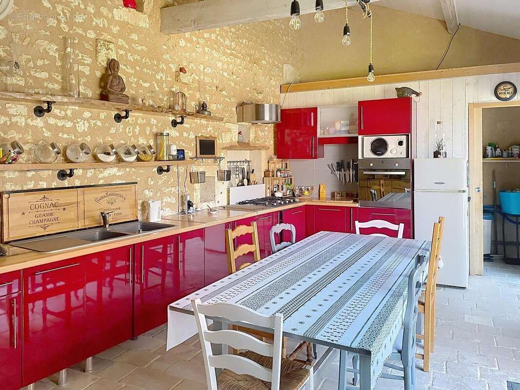 Maison 175 m² à Vibrac  - photo 2