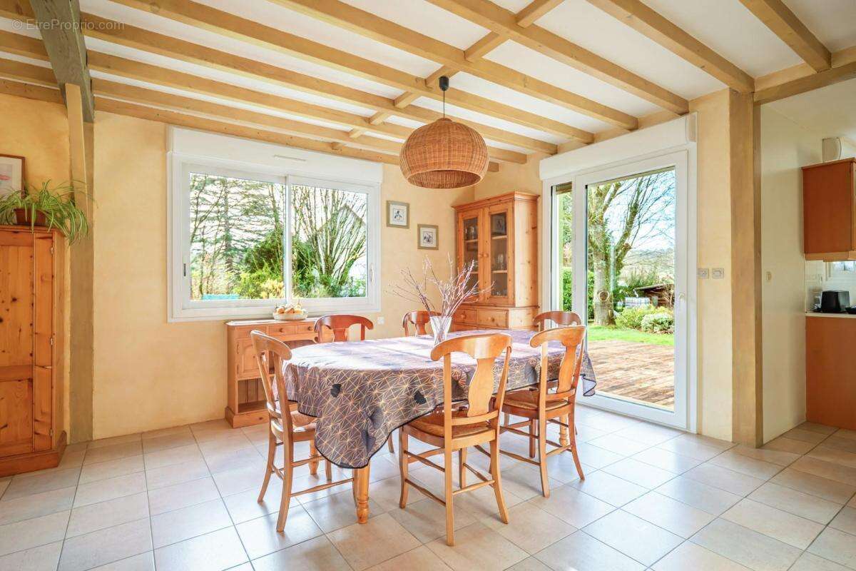 Maison à YVRE-L'EVEQUE