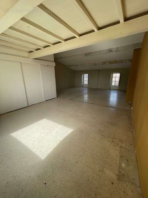 34120 Pézenas immeuble 3 appartements et 3 studios 1 terrasse 2 caves 1 patio - photo 9