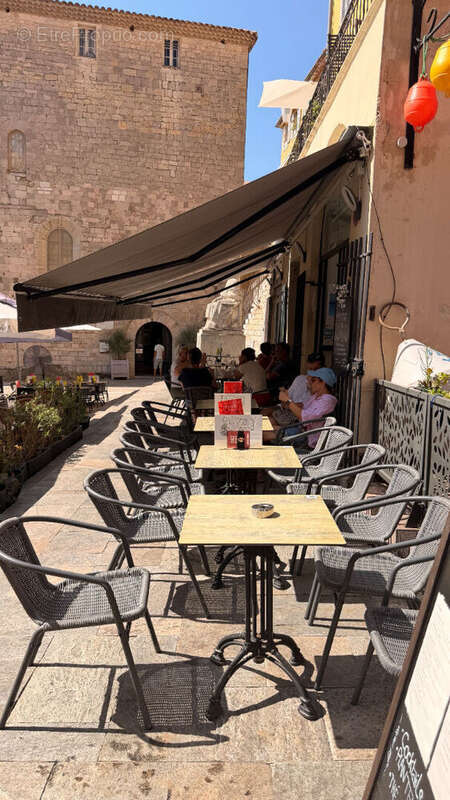 A vendre fonds de commerce bar-brasserie-glacier 96 m2 licence iv idealement situe dans le centre de hyeres - photo 4