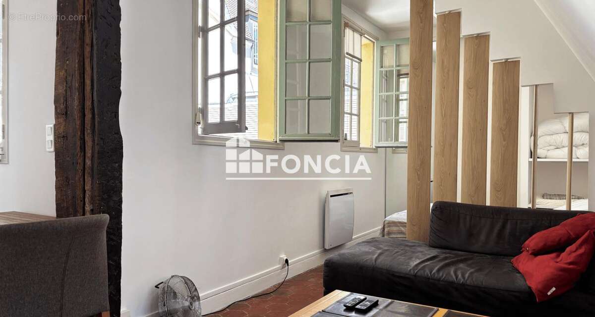 Paris iv – saint-merri / quincampoix – studio traversant en excellent etat avec charme de l’ancien - photo 3