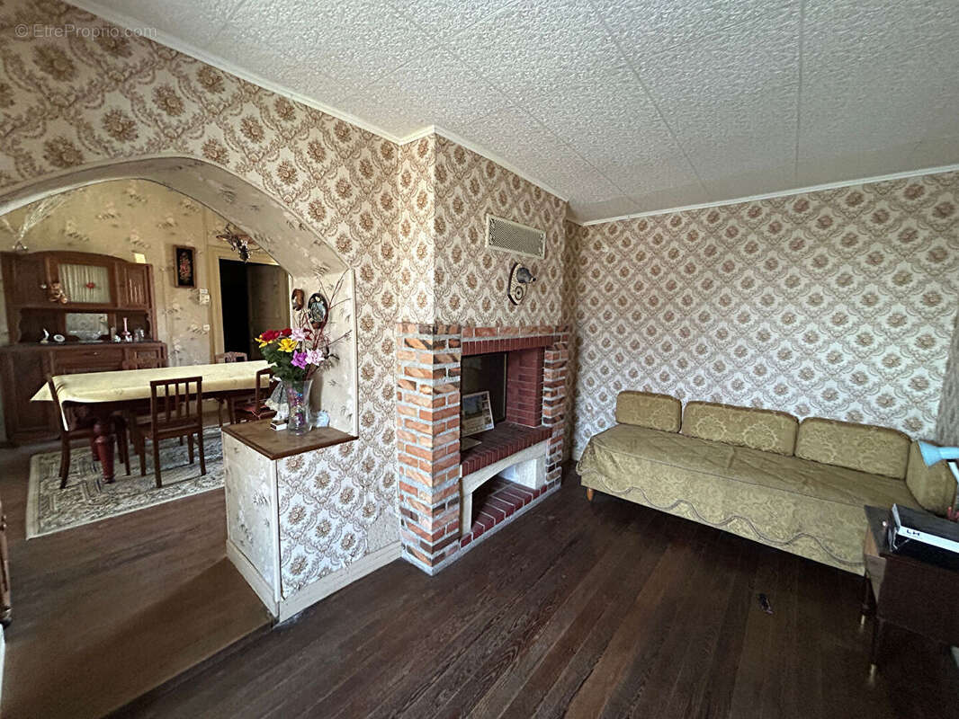 Maison à YMONVILLE