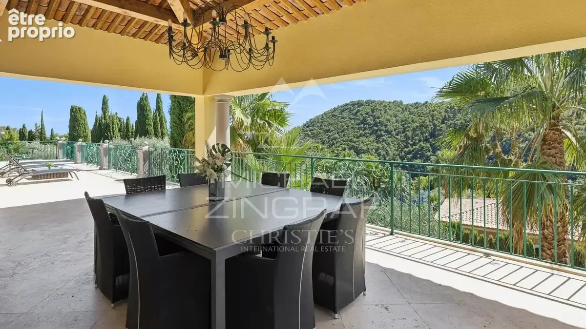 Grasse – Élégante villa rénovée avec piscine et vue dégagée - photo 11