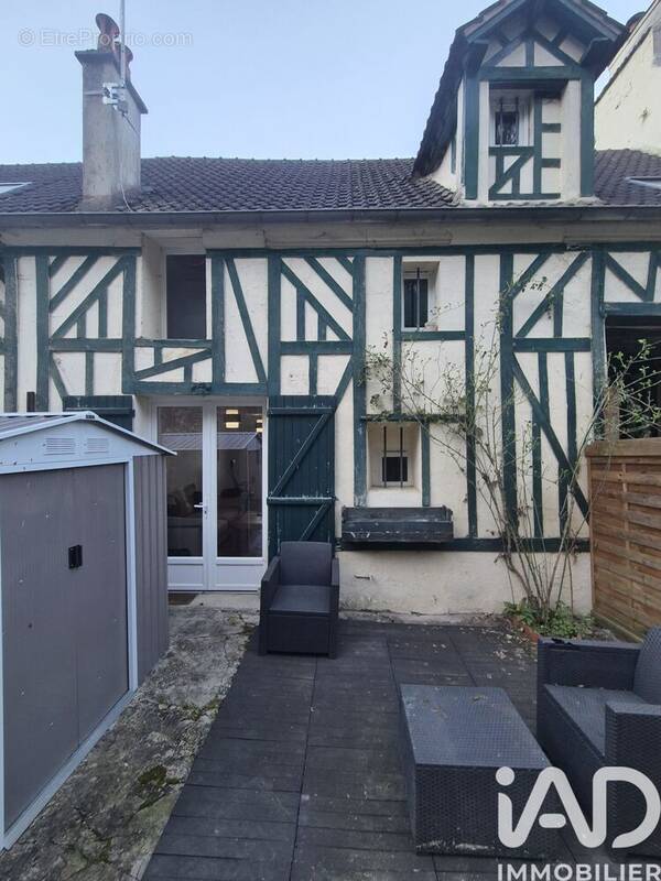Photo 1 - Maison à SAINT-JEAN-LES-DEUX-JUMEAUX