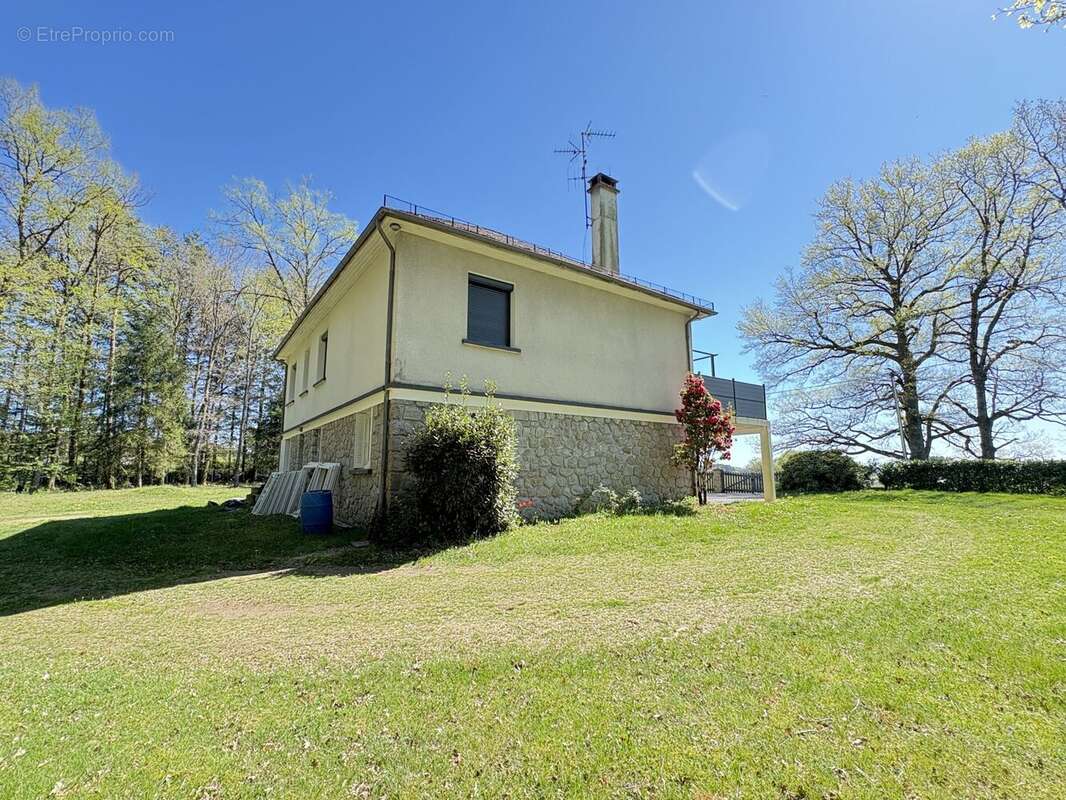 Maison 124 m² à Saint-Privat  - photo 2
