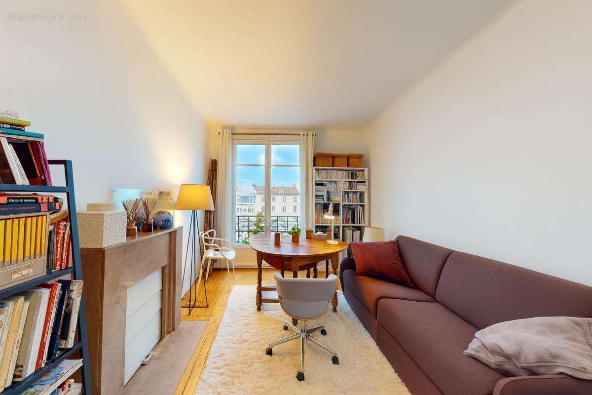 Appartement à COURBEVOIE