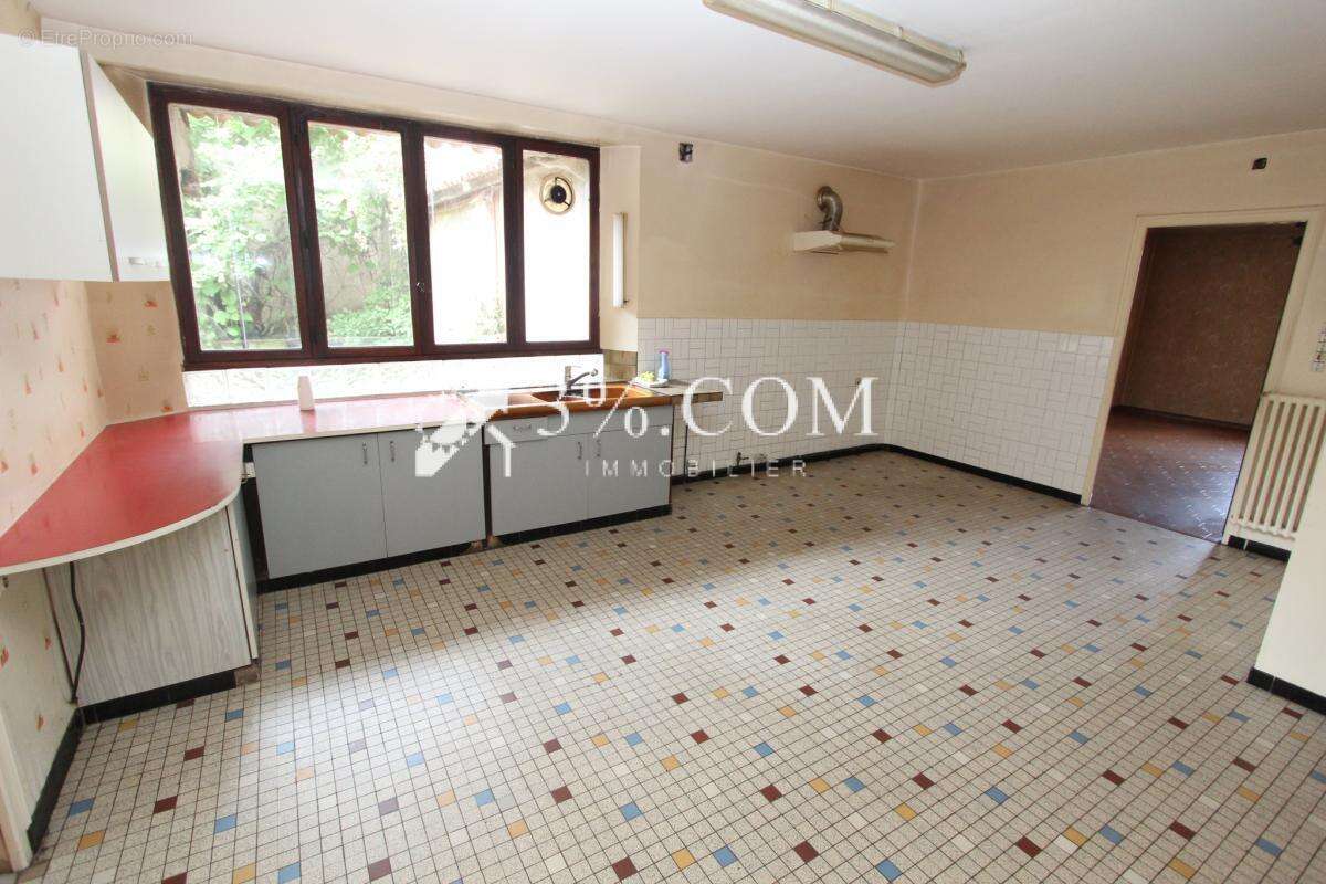 Maison 8 pièces 269 m2 - 6 chambres - Hangar - Jardin - photo 2
