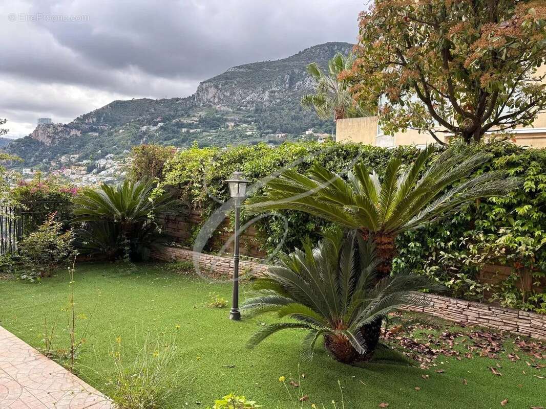 Appartement à ROQUEBRUNE-CAP-MARTIN