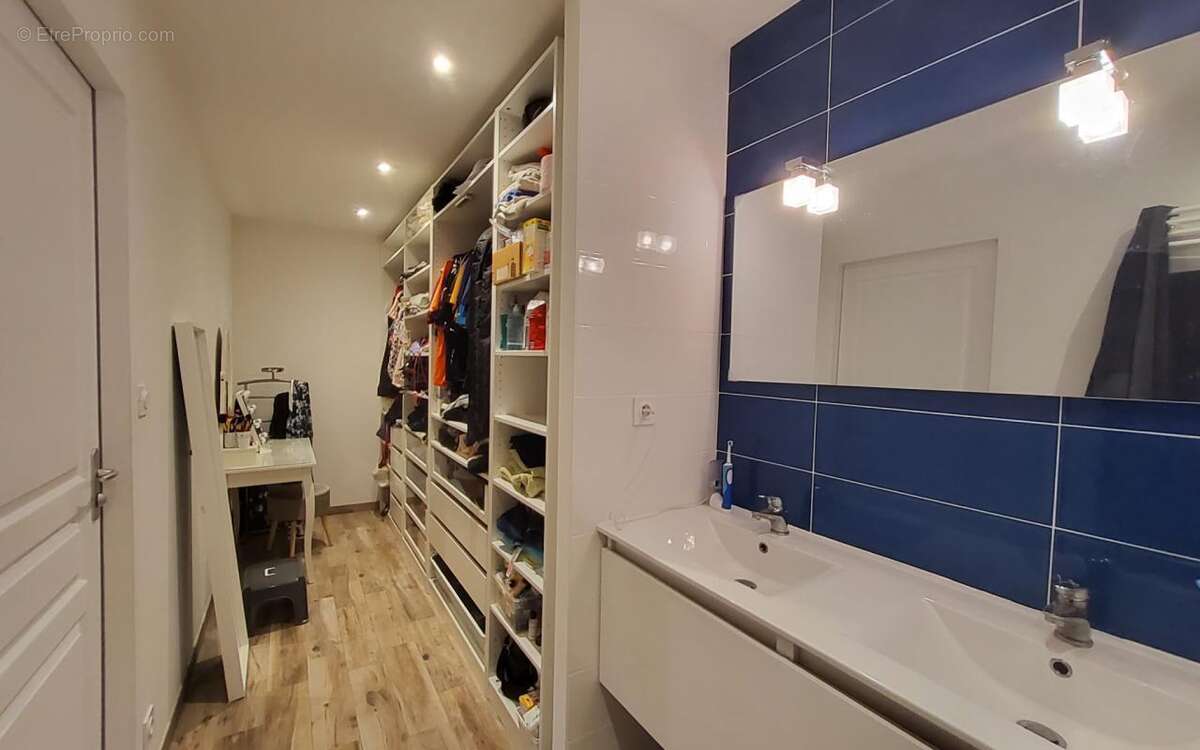 Maison à SAINT-GEORGES-DES-GARDES