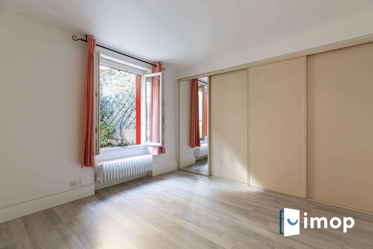 Appartement à PARIS-14E