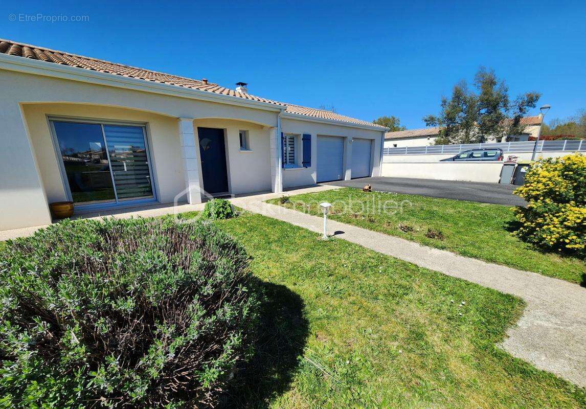 Maison à SAINT-GELAIS