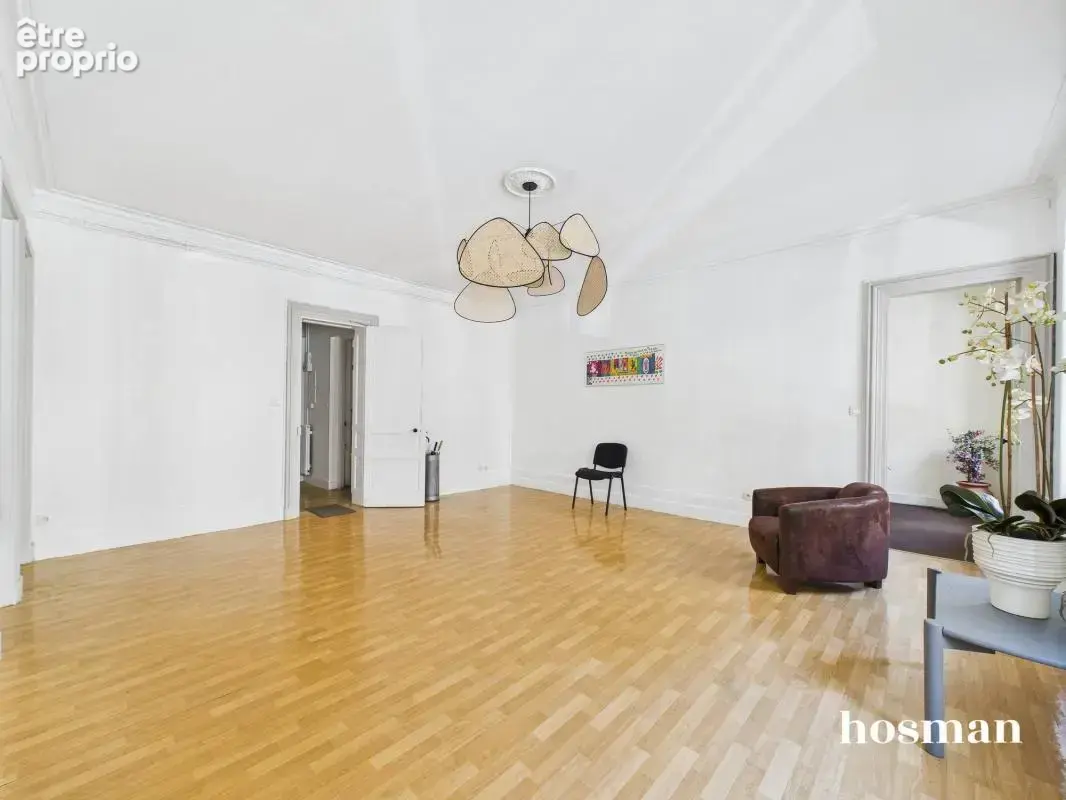Local professionnel lumineux de 120 m² - Pouvant être transformé en appartement - Cours d'Alsace-et-Lorraine, Bordeaux - - photo 2