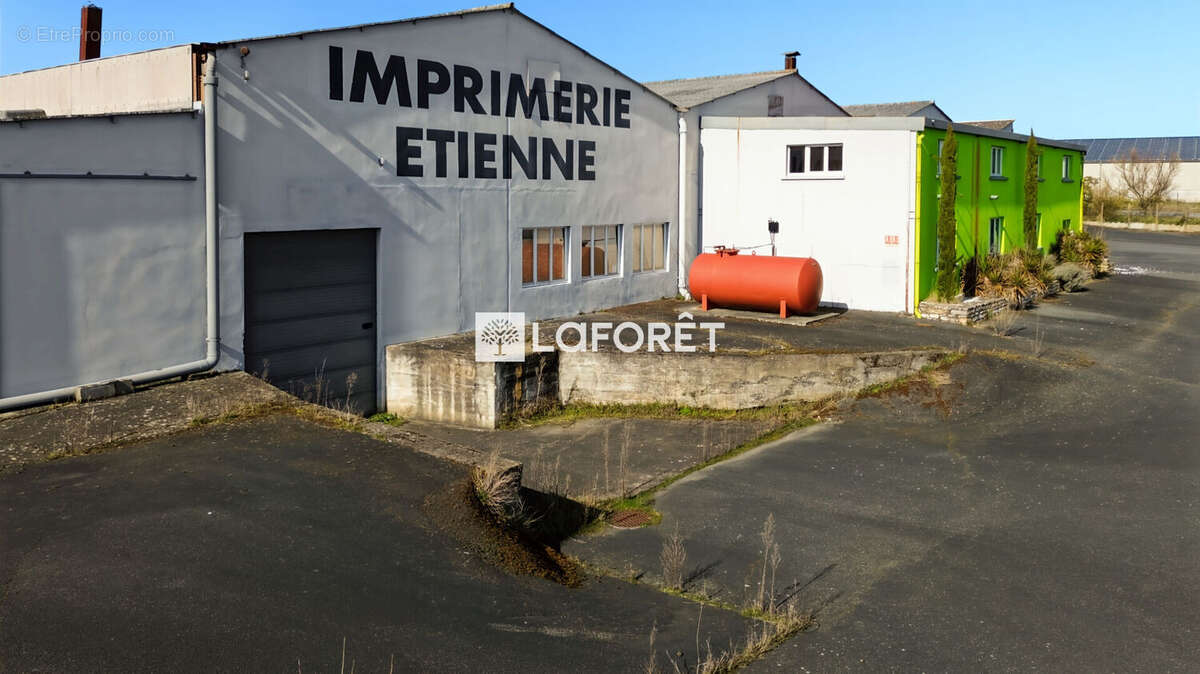 Commerce à DOUE-LA-FONTAINE