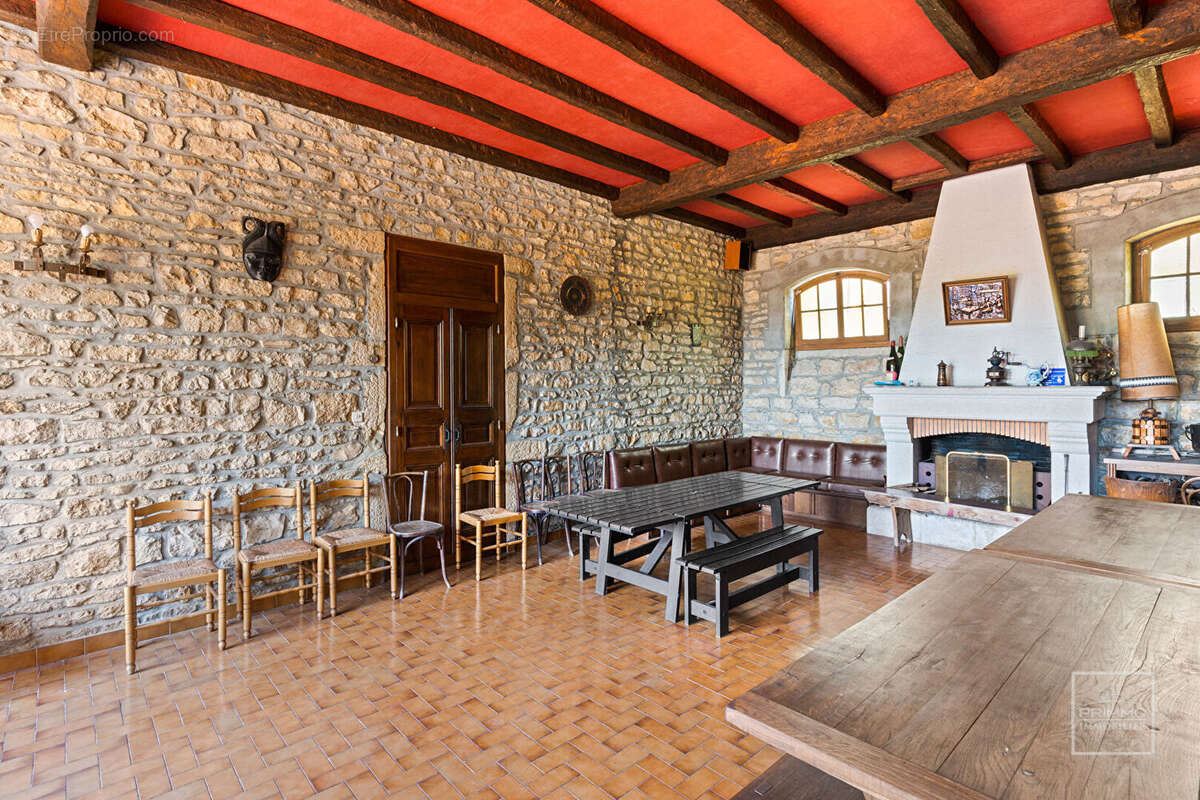 CHESSY, maison de 964.65 m² de plancher avec piscine, tennis et dépendances - photo 7