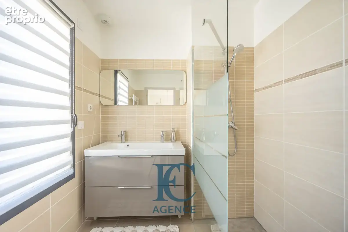 Maison contemporaine de 100 m2 à proximité immédiate des commerces - photo 6