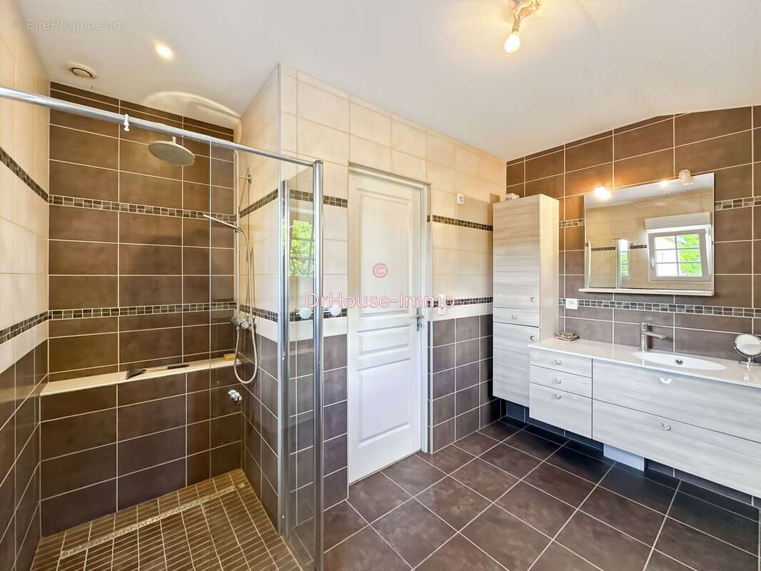 Maison 182 m² à Ige  - photo 17