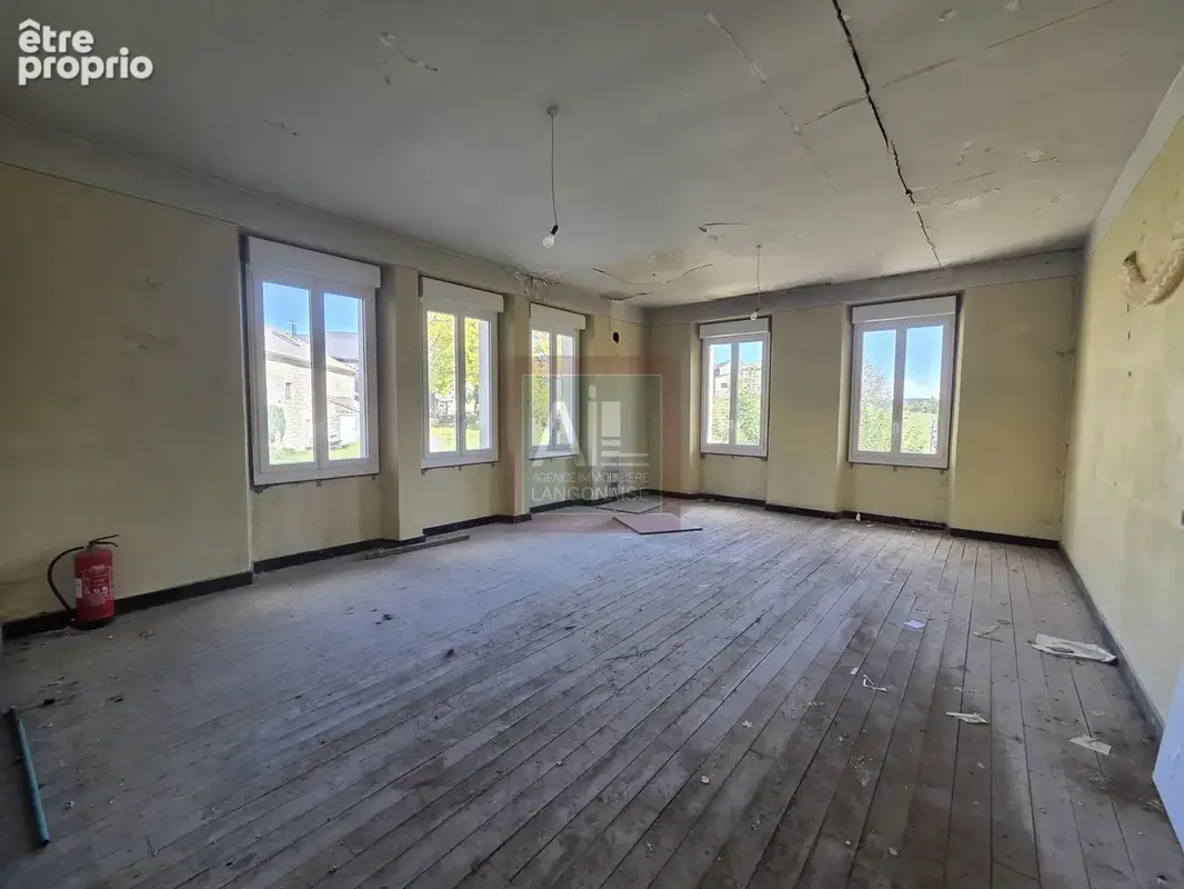 Ancienne école avec terrain - photo 3