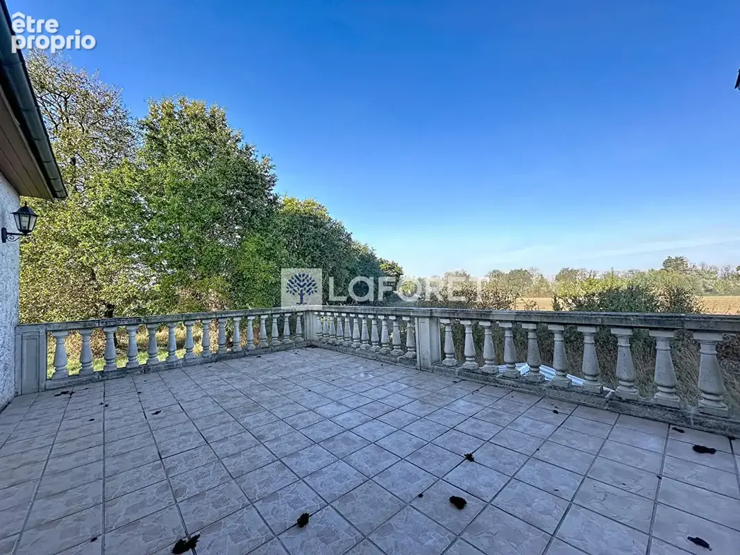 Maison avec beau potentiel, 4 chambres et double garage - La Peyratte - photo 5