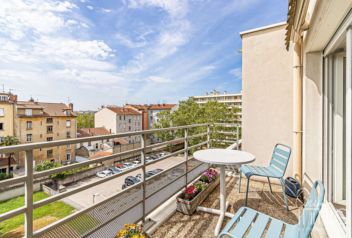 Reconnaissance Balzac / Montchat -  Lumineux T6 de 140m² avec vue dégagée - photo 7