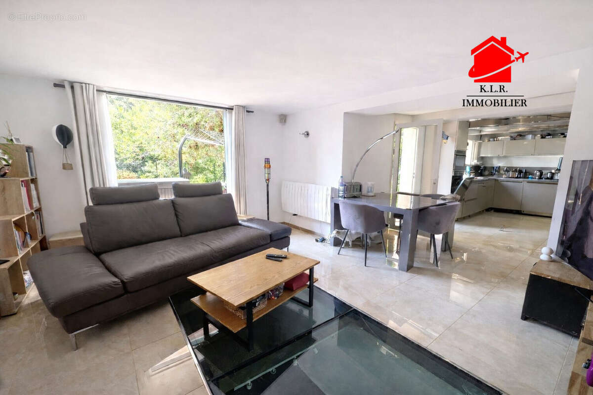 Maison 174 m² à Carros  - photo 3