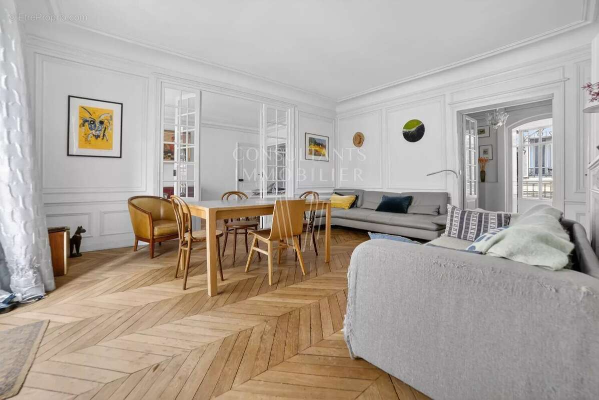 Appartement à PARIS-17E