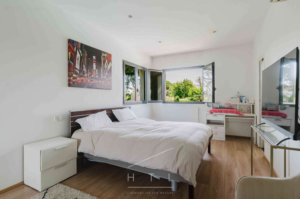 Maison contemporaine de 420 m2 avec piscine à Écully - photo 15
