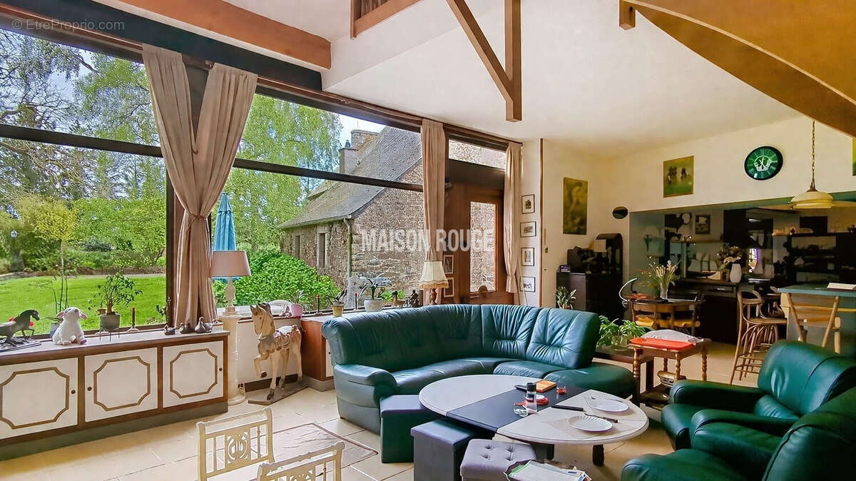 Maison à LA ROCHE-DERRIEN