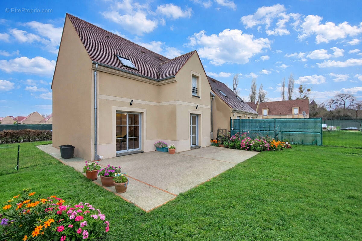 Maison à JOUY-LE-CHATEL