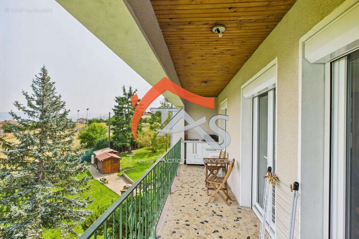 Maison à GENILAC