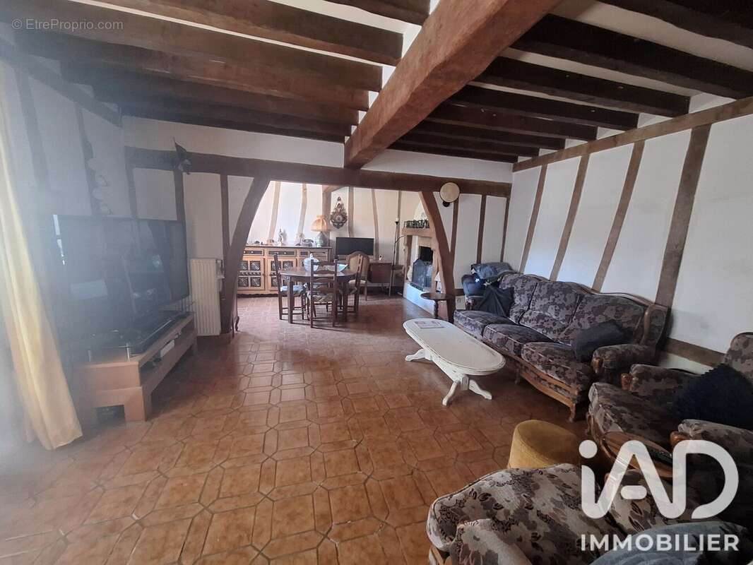 Maison 106 m² à Sainte-Colombe-La-Commanderie  - photo 9