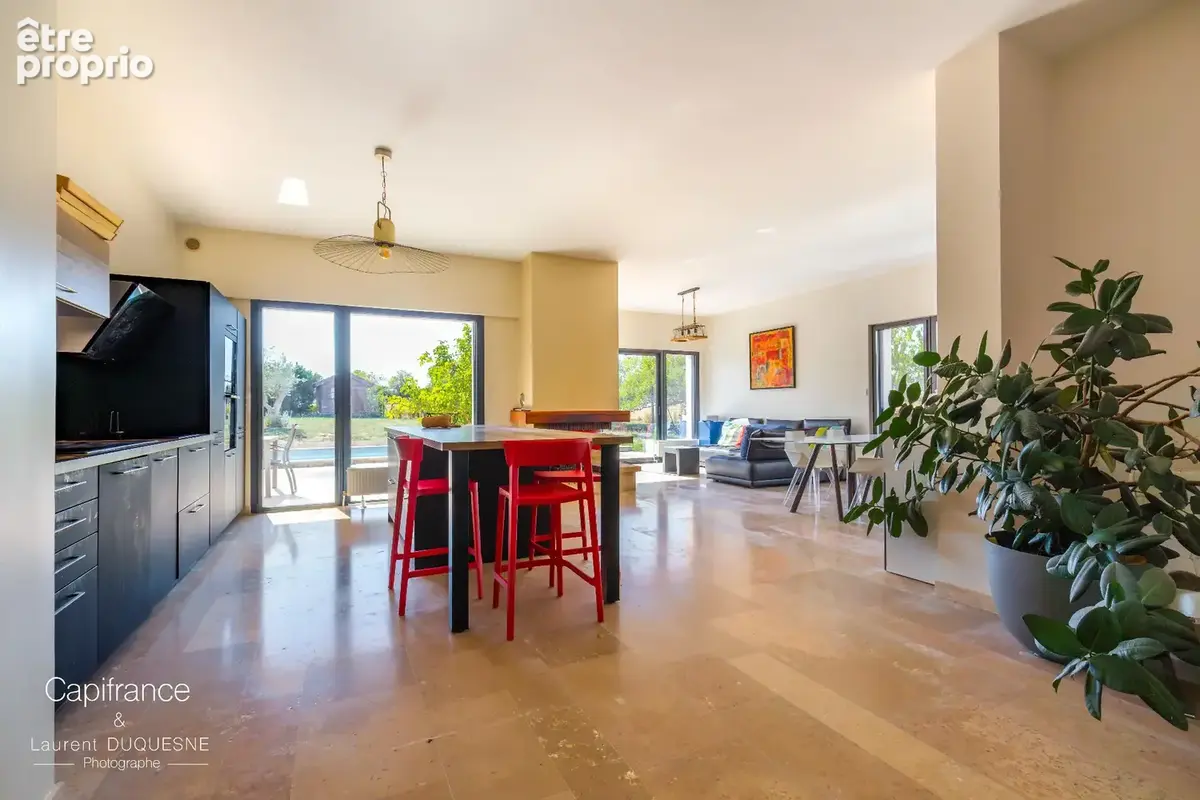 Maison d’architecte de plain-pied avec piscine et vue dégagée - photo 7
